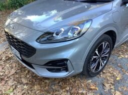 
										Ford Escape full									